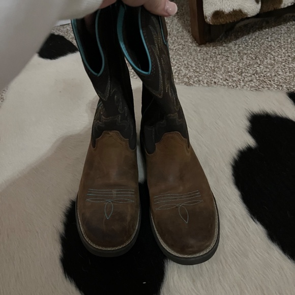 Ariat women’s short boots - Picture 2 of 4